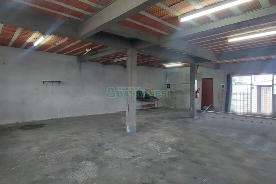 Casa com 216m², 3 dormitórios, 4 vagas, no bairro Nossa Senhora de Fátima em Caxias do Sul para Alugar