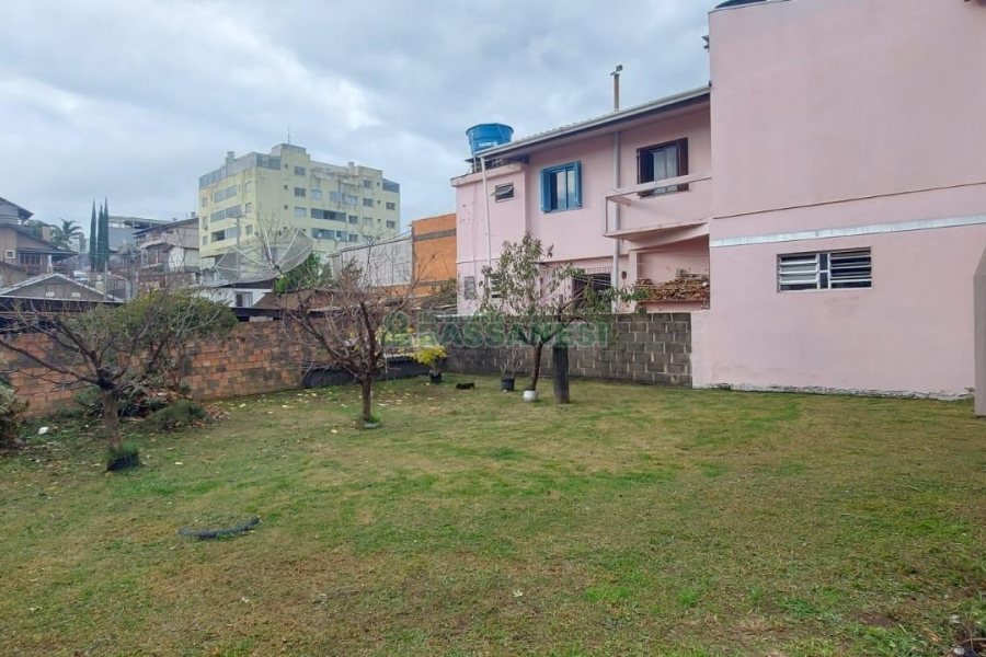 Casa com 216m², 3 dormitórios, 4 vagas, no bairro Nossa Senhora de Fátima em Caxias do Sul para Alugar
