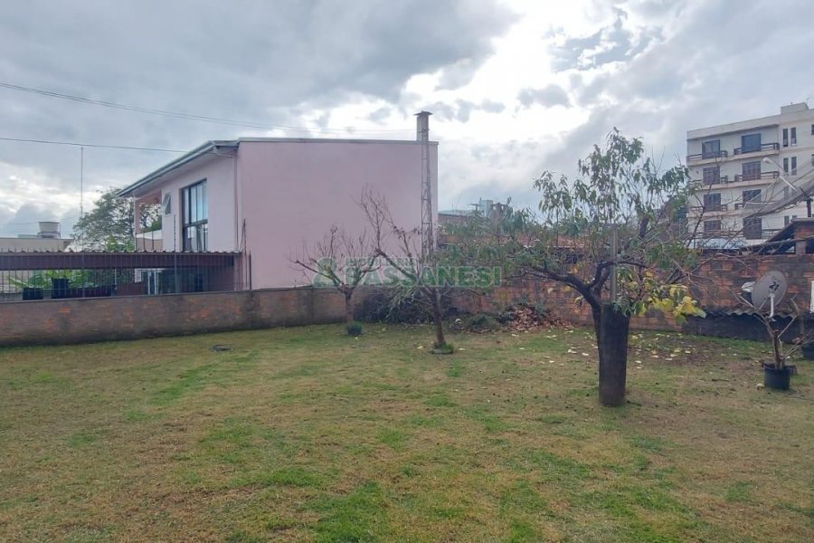 Casa com 216m², 3 dormitórios, 4 vagas, no bairro Nossa Senhora de Fátima em Caxias do Sul para Alugar