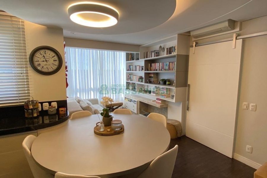 Apartamento com 107m², 2 dormitórios, 1 vaga, no bairro Madureira em Caxias do Sul para Comprar