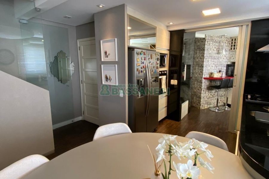Apartamento com 107m², 2 dormitórios, 1 vaga, no bairro Madureira em Caxias do Sul para Comprar