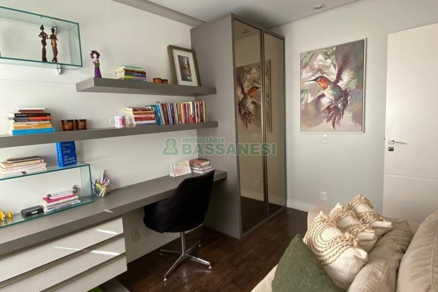 Apartamento com 107m², 2 dormitórios, 1 vaga, no bairro Madureira em Caxias do Sul para Comprar
