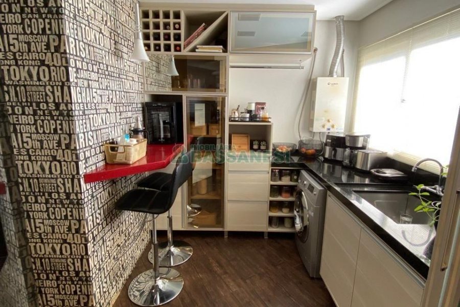 Apartamento com 107m², 2 dormitórios, 1 vaga, no bairro Madureira em Caxias do Sul para Comprar