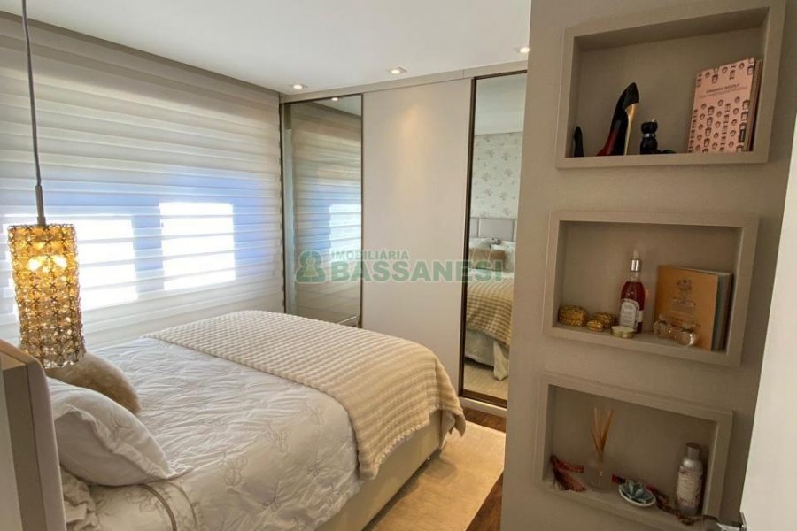Apartamento com 107m², 2 dormitórios, 1 vaga, no bairro Madureira em Caxias do Sul para Comprar