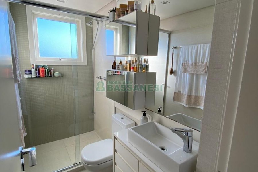 Apartamento com 107m², 2 dormitórios, 1 vaga, no bairro Madureira em Caxias do Sul para Comprar
