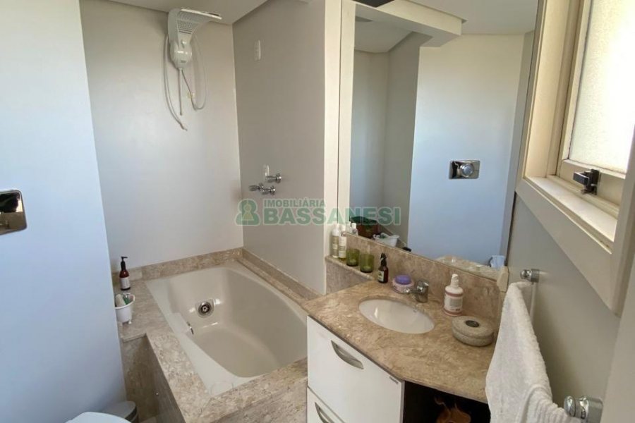 Apartamento com 107m², 2 dormitórios, 1 vaga, no bairro Madureira em Caxias do Sul para Comprar