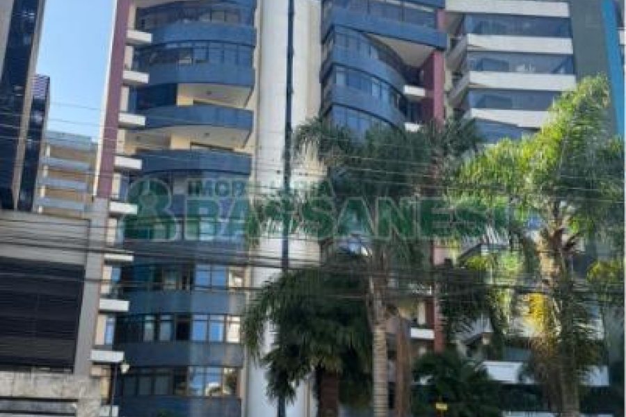Apartamento com 122m², 3 dormitórios, 2 vagas, no bairro São Pelegrino em Caxias do Sul para Comprar