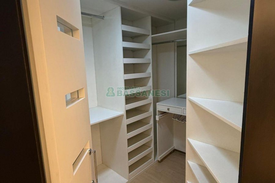 Apartamento com 122m², 3 dormitórios, 2 vagas, no bairro São Pelegrino em Caxias do Sul para Comprar