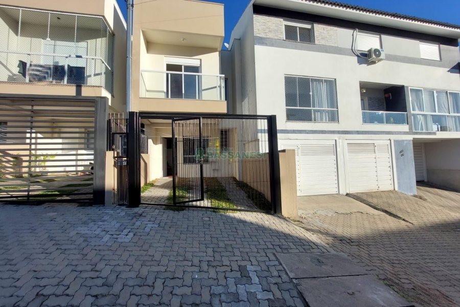 Sobrado Mobiliado com 70m², 2 dormitórios, 1 vaga, no bairro São Virgílio em Caxias do Sul para Alugar