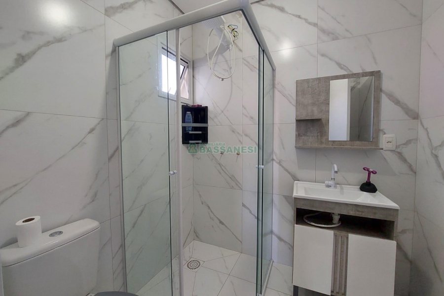 Sobrado Mobiliado com 70m², 2 dormitórios, 1 vaga, no bairro São Virgílio em Caxias do Sul para Alugar