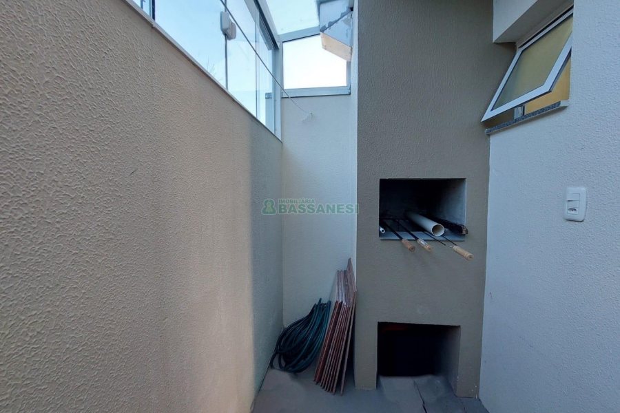 Sobrado Mobiliado com 70m², 2 dormitórios, 1 vaga, no bairro São Virgílio em Caxias do Sul para Alugar
