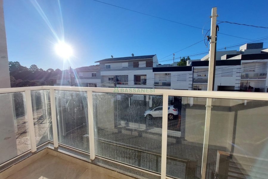 Sobrado Mobiliado com 70m², 2 dormitórios, 1 vaga, no bairro São Virgílio em Caxias do Sul para Alugar