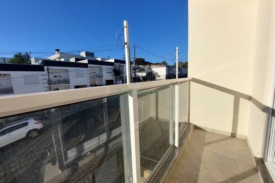Sobrado Mobiliado com 70m², 2 dormitórios, 1 vaga, no bairro São Virgílio em Caxias do Sul para Alugar