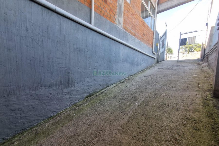 Pavilhão com 420m², no bairro Salgado Filho em Caxias do Sul para Alugar