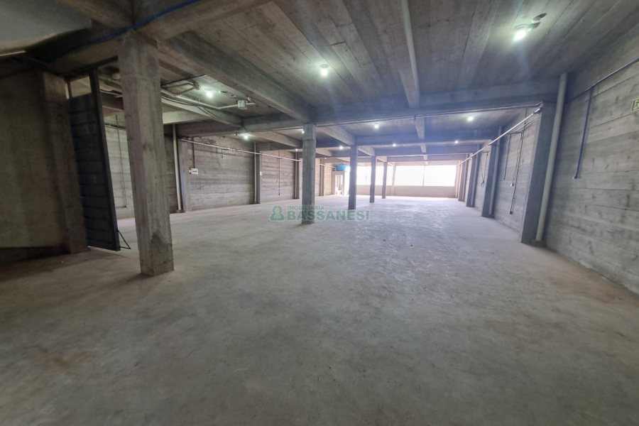 Pavilhão com 420m², no bairro Salgado Filho em Caxias do Sul para Alugar