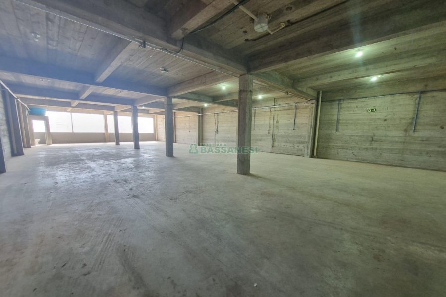 Pavilhão com 420m², no bairro Salgado Filho em Caxias do Sul para Alugar
