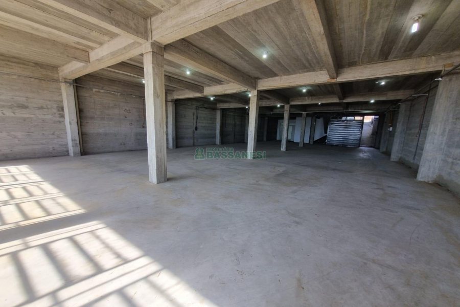 Pavilhão com 420m², no bairro Salgado Filho em Caxias do Sul para Alugar
