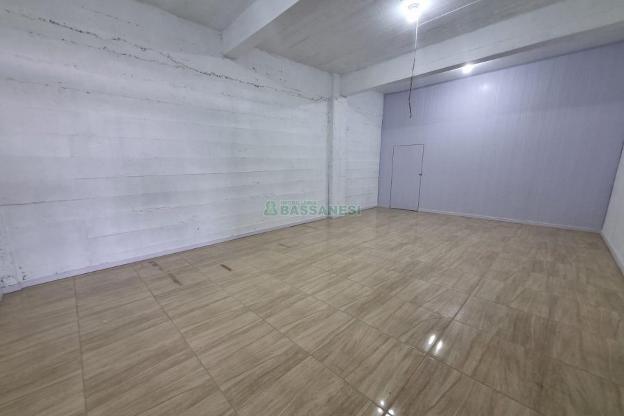 Pavilhão com 420m², no bairro Salgado Filho em Caxias do Sul para Alugar