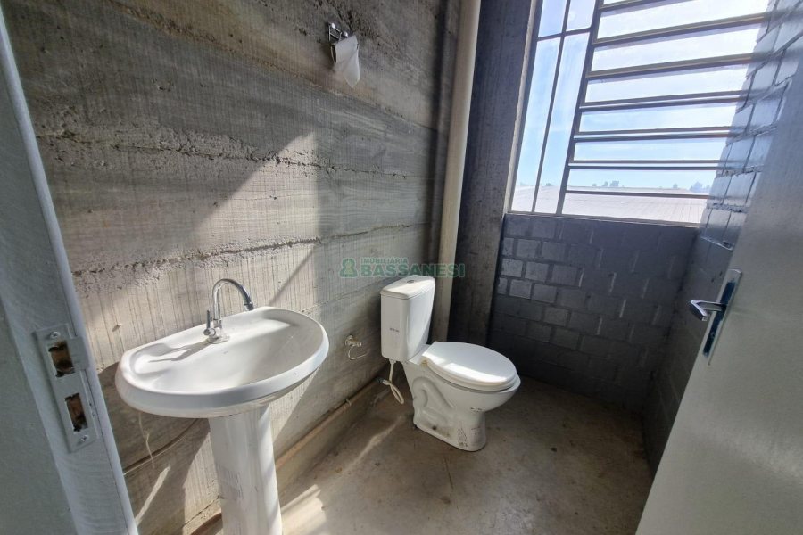 Pavilhão com 420m², no bairro Salgado Filho em Caxias do Sul para Alugar