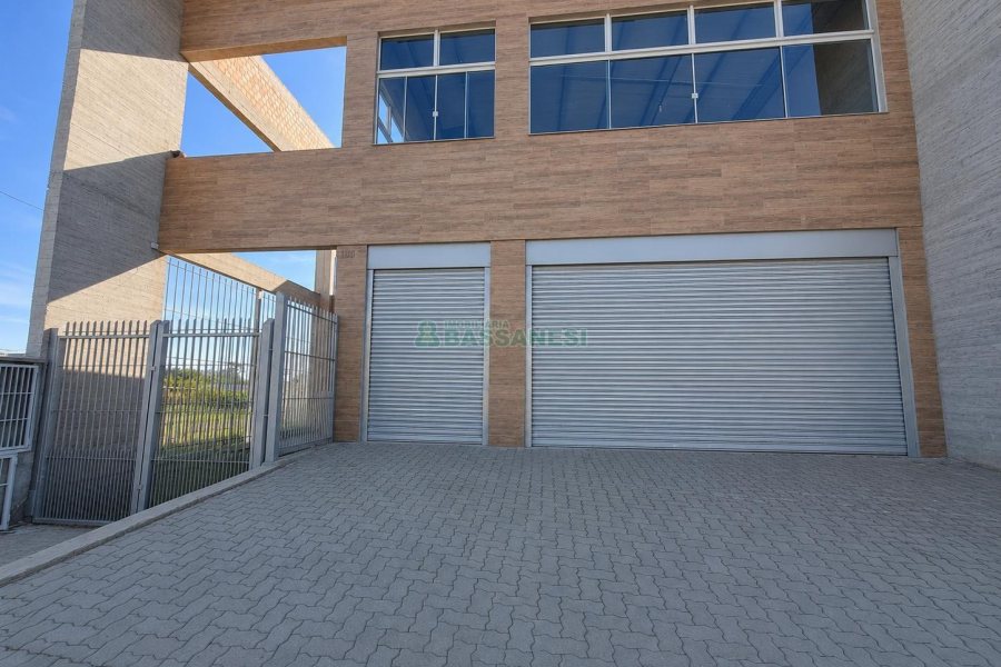 Pavilhão com 420m², no bairro Salgado Filho em Caxias do Sul para Alugar