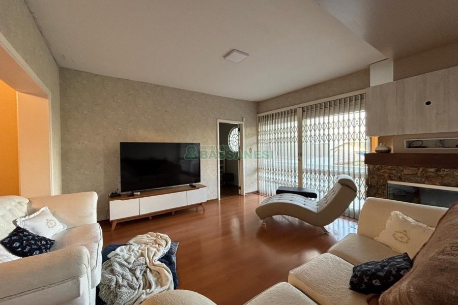 Casa com 430m², 3 dormitórios, 3 vagas, no bairro Jardim América em Caxias do Sul para Alugar