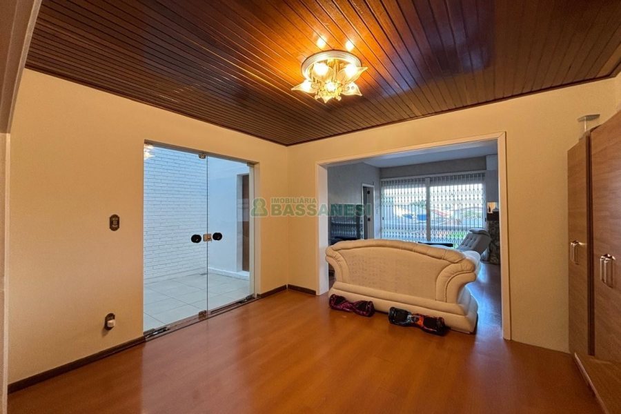 Casa com 430m², 3 dormitórios, 3 vagas, no bairro Jardim América em Caxias do Sul para Alugar