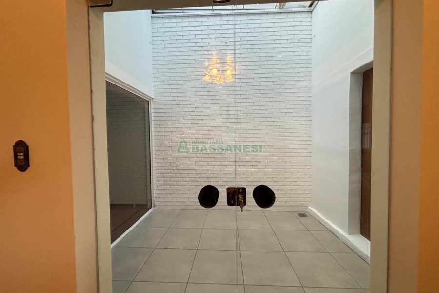 Casa com 430m², 3 dormitórios, 3 vagas, no bairro Jardim América em Caxias do Sul para Alugar