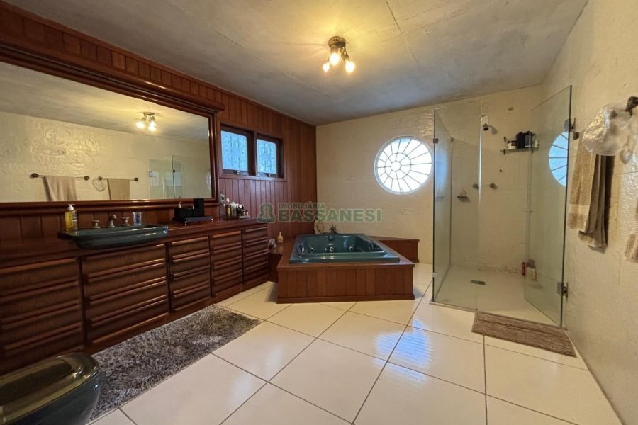 Casa com 430m², 3 dormitórios, 3 vagas, no bairro Jardim América em Caxias do Sul para Alugar