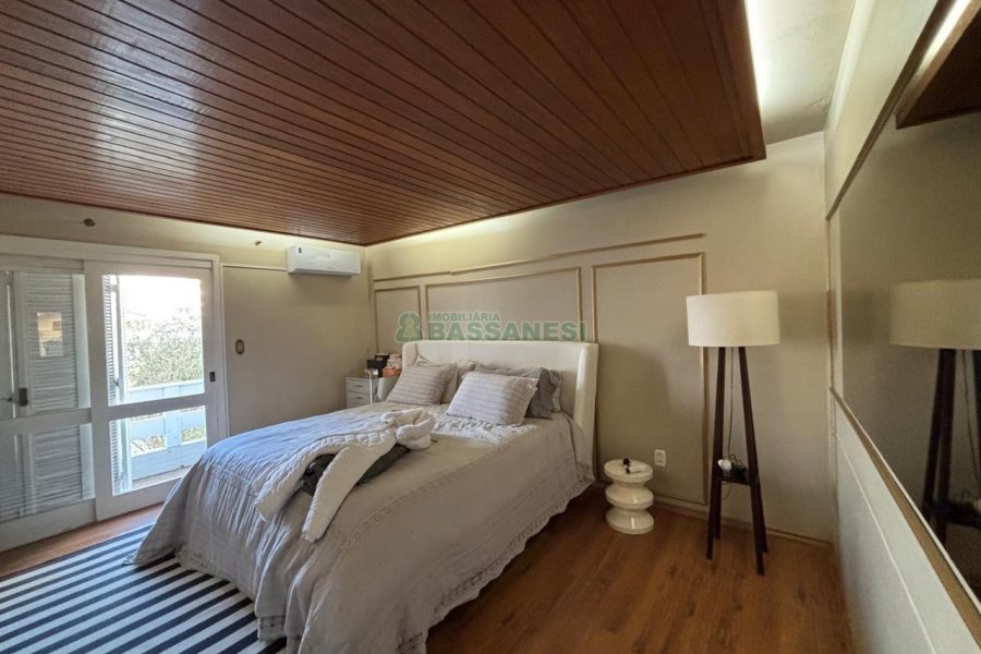 Casa com 430m², 3 dormitórios, 3 vagas, no bairro Jardim América em Caxias do Sul para Alugar