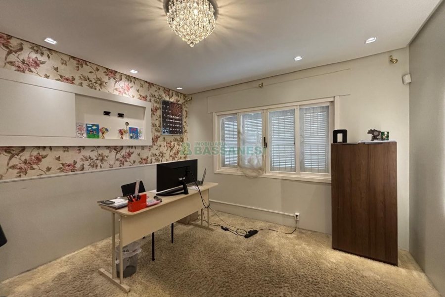 Casa com 430m², 3 dormitórios, 3 vagas, no bairro Jardim América em Caxias do Sul para Alugar