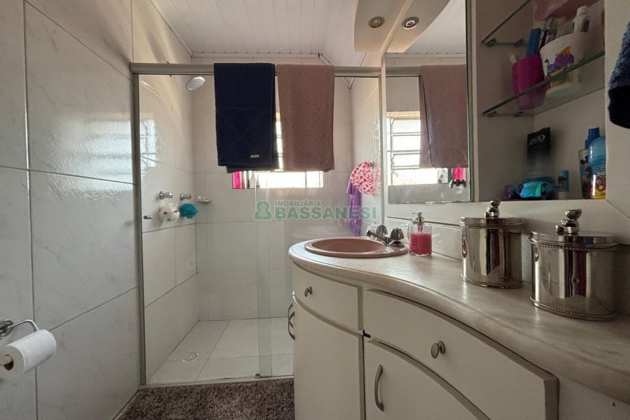 Casa com 430m², 3 dormitórios, 3 vagas, no bairro Jardim América em Caxias do Sul para Alugar