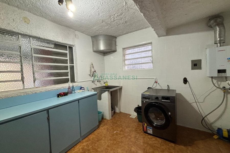 Casa com 430m², 3 dormitórios, 3 vagas, no bairro Jardim América em Caxias do Sul para Alugar