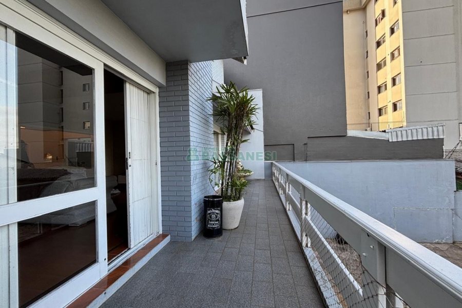 Casa com 430m², 3 dormitórios, 3 vagas, no bairro Jardim América em Caxias do Sul para Alugar