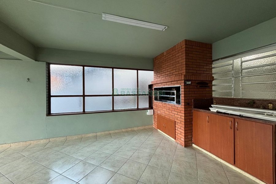 Casa com 430m², 3 dormitórios, 3 vagas, no bairro Jardim América em Caxias do Sul para Alugar