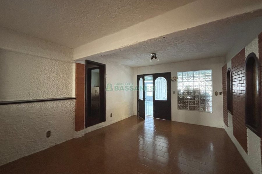 Casa com 430m², 3 dormitórios, 3 vagas, no bairro Jardim América em Caxias do Sul para Alugar