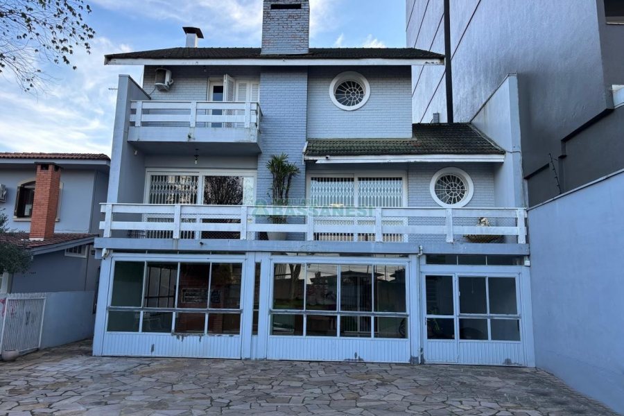 Casa com 430m², 3 dormitórios, 3 vagas, no bairro Jardim América em Caxias do Sul para Alugar