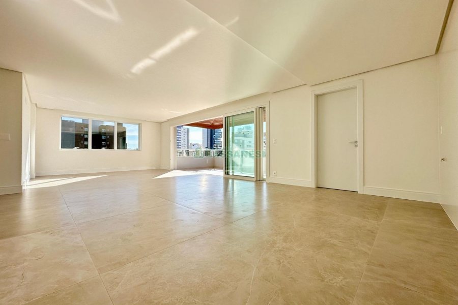Apartamento com 171m², 3 dormitórios, 3 vagas, no bairro Exposição em Caxias do Sul para Comprar