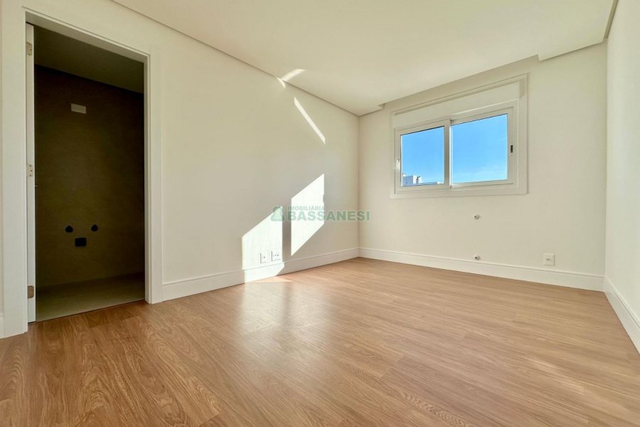 Apartamento com 171m², 3 dormitórios, 3 vagas, no bairro Exposição em Caxias do Sul para Comprar