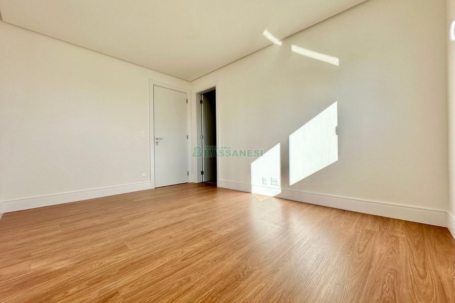 Apartamento com 171m², 3 dormitórios, 3 vagas, no bairro Exposição em Caxias do Sul para Comprar