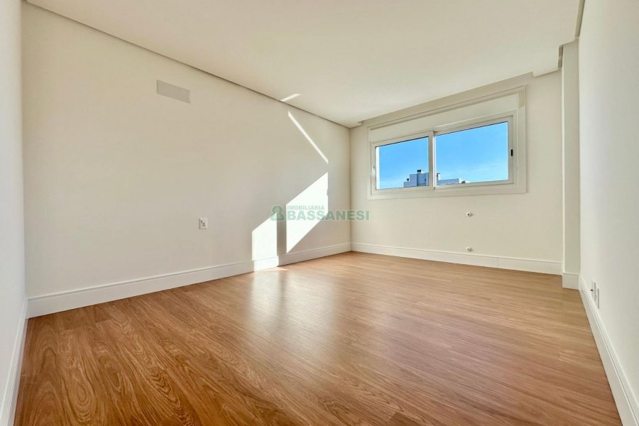Apartamento com 171m², 3 dormitórios, 3 vagas, no bairro Exposição em Caxias do Sul para Comprar