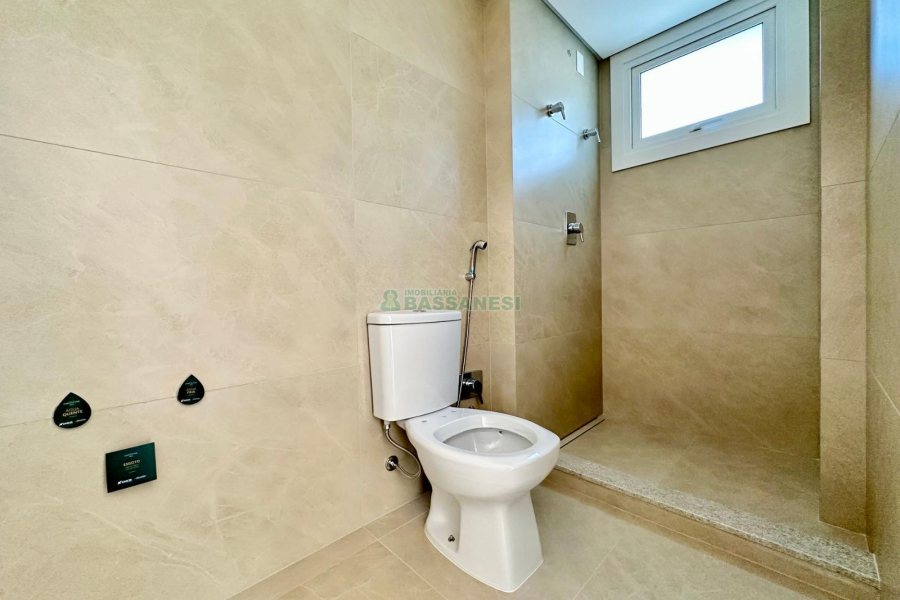 Apartamento com 171m², 3 dormitórios, 3 vagas, no bairro Exposição em Caxias do Sul para Comprar