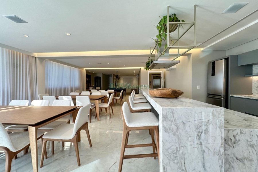 Apartamento com 171m², 3 dormitórios, 3 vagas, no bairro Exposição em Caxias do Sul para Comprar