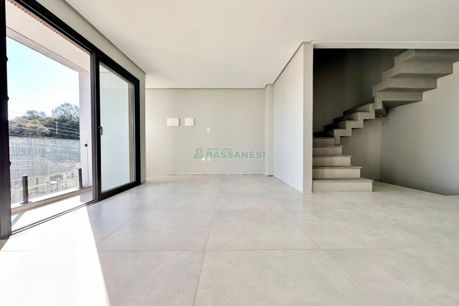 Casa com 196m², 3 dormitórios, 2 vagas, no bairro Vinhedos em Caxias do Sul para Comprar