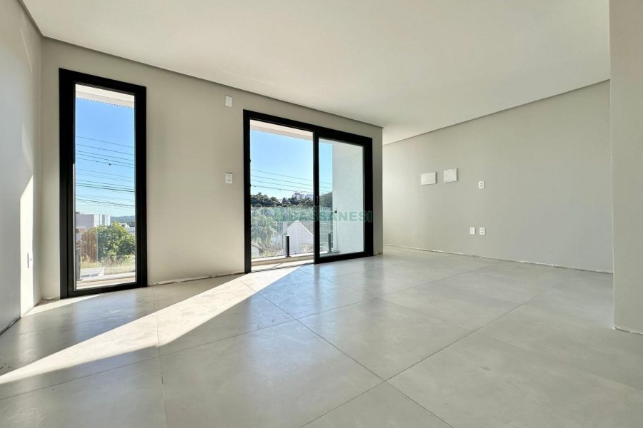 Casa com 196m², 3 dormitórios, 2 vagas, no bairro Vinhedos em Caxias do Sul para Comprar