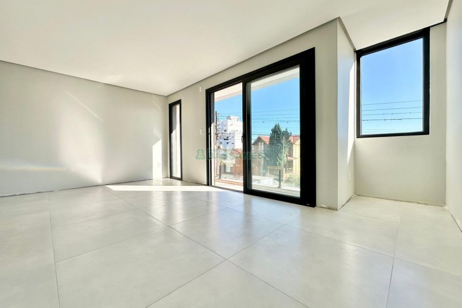 Casa com 196m², 3 dormitórios, 2 vagas, no bairro Vinhedos em Caxias do Sul para Comprar
