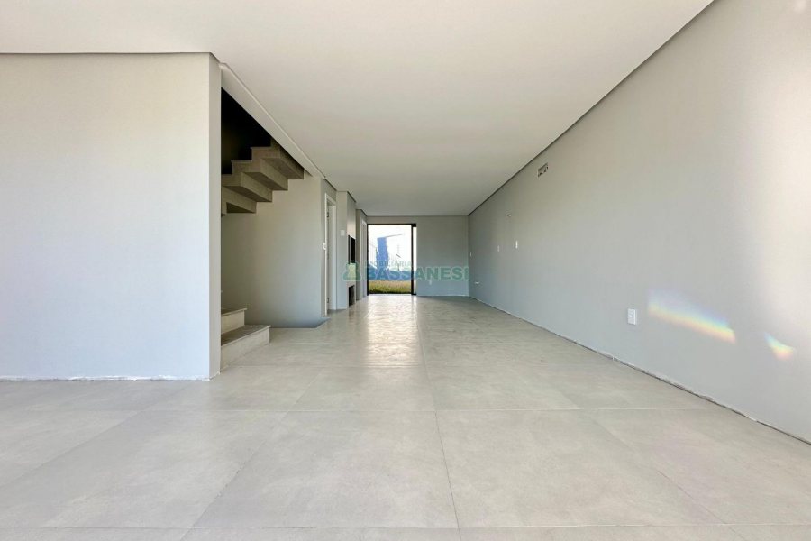 Casa com 196m², 3 dormitórios, 2 vagas, no bairro Vinhedos em Caxias do Sul para Comprar