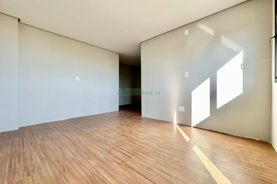 Casa com 196m², 3 dormitórios, 2 vagas, no bairro Vinhedos em Caxias do Sul para Comprar