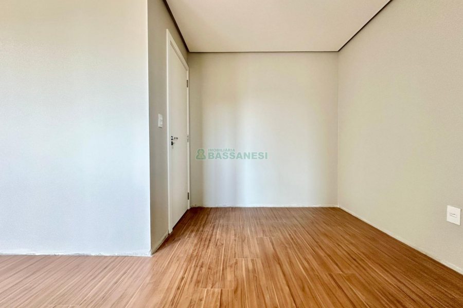 Casa com 196m², 3 dormitórios, 2 vagas, no bairro Vinhedos em Caxias do Sul para Comprar