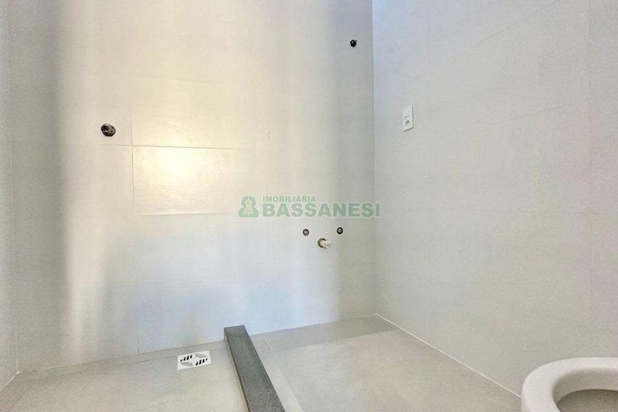 Casa com 196m², 3 dormitórios, 2 vagas, no bairro Vinhedos em Caxias do Sul para Comprar