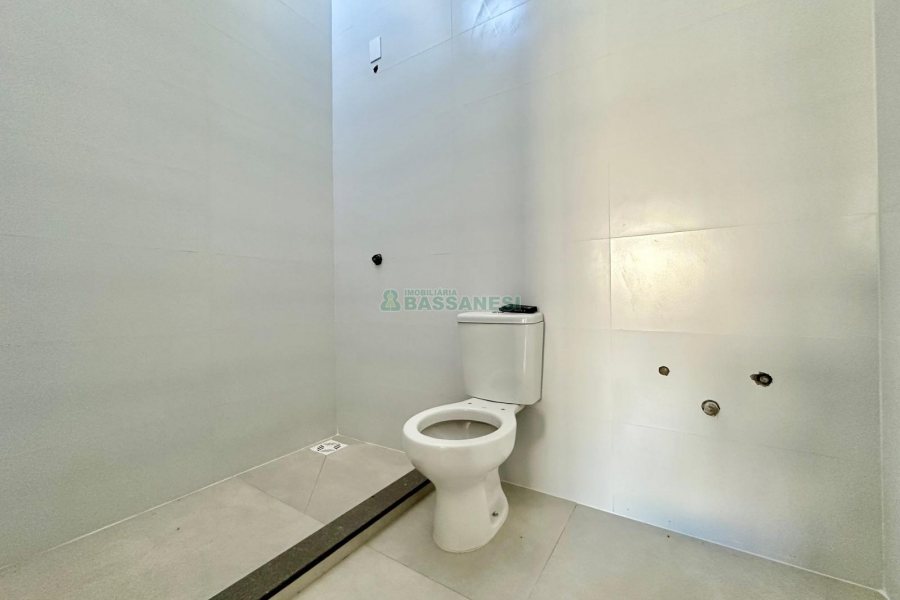 Casa com 196m², 3 dormitórios, 2 vagas, no bairro Vinhedos em Caxias do Sul para Comprar